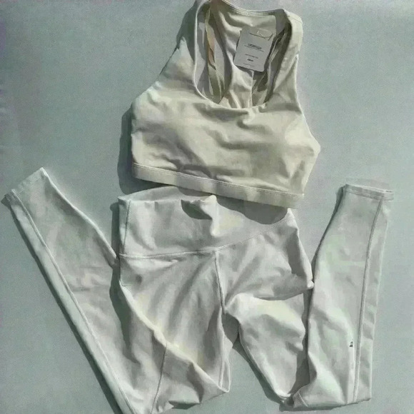 NWT Fabletics Activewear Set Sports Bra + High Waisted Leggings Size S - Picture 1 of 6